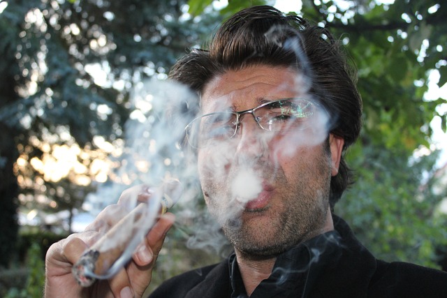 Kouřím cigarety i vodní dýmku.